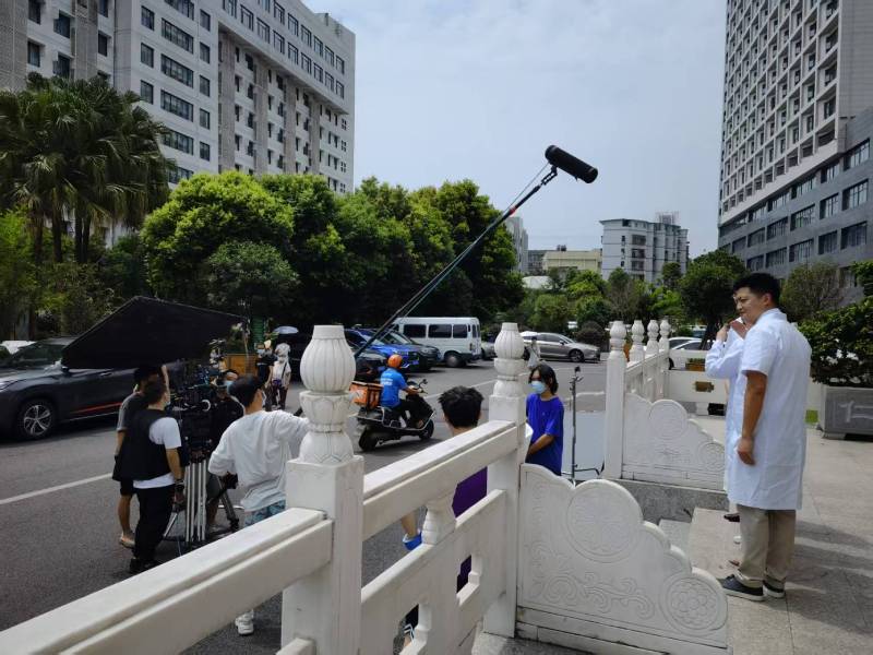 富县广告片拍摄公司低成本实现高规格制作的诀窍